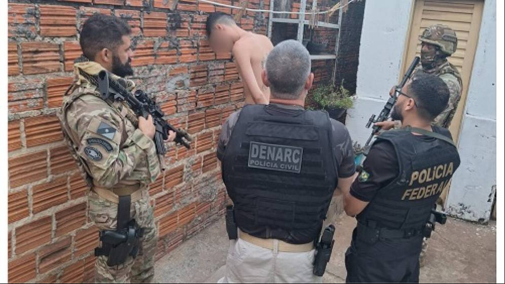  Ao todo, cinco pessoas foram presas e 31 mandados de busca e apreensão foram cumpridos