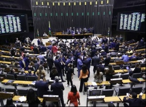 Bolsonarismo e centrão selam acordo para tentar eleger 44 senadores em 2026