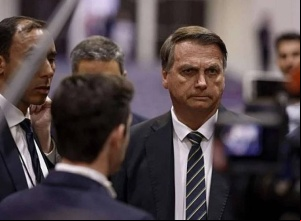 Bolsonaro tenta se descolar de plano de Eduardo para punir Moraes nos EUA