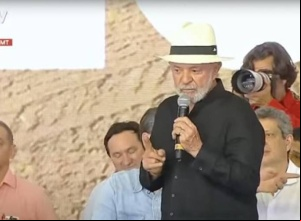 Lula defende regulação de redes: "Tudo tem controle, menos os aplicativos"